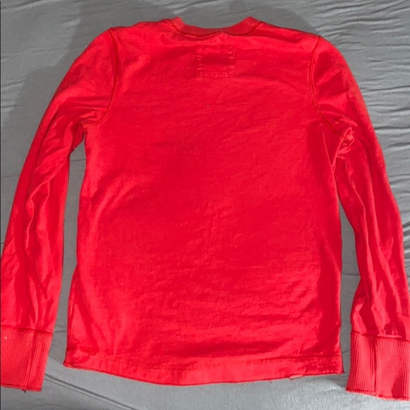 I’m selling a long sleeve T shirts - Picture 2 of 5